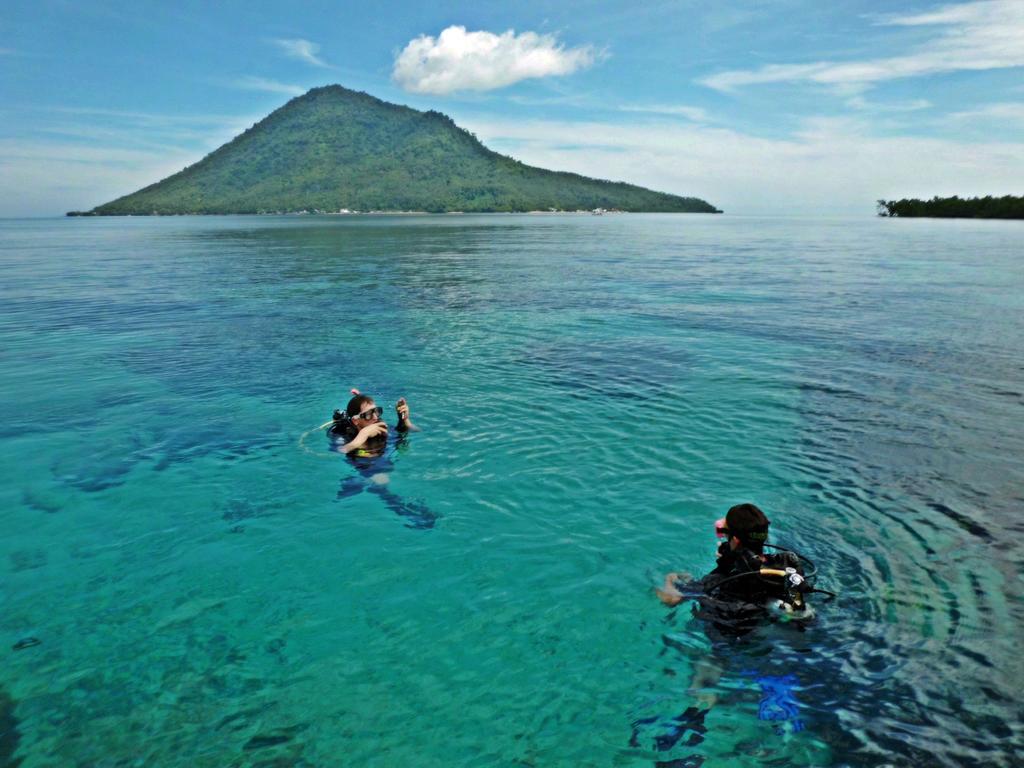 Bunaken Divers Sea Breeze Resort Екстериор снимка