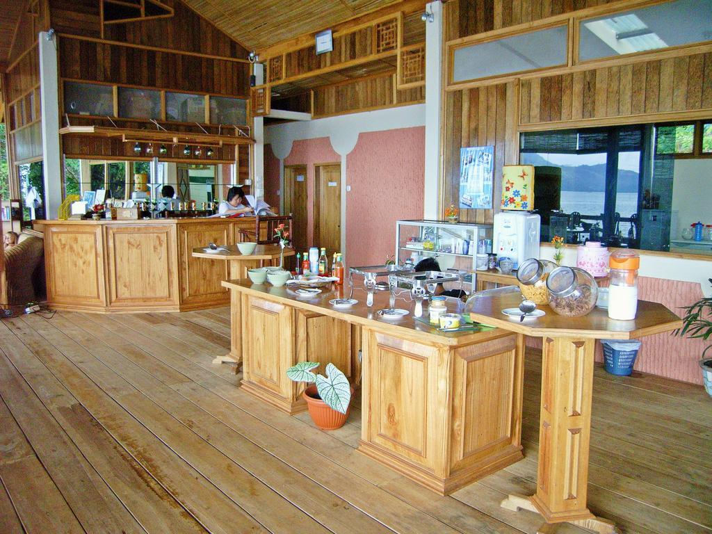 Bunaken Divers Sea Breeze Resort Екстериор снимка