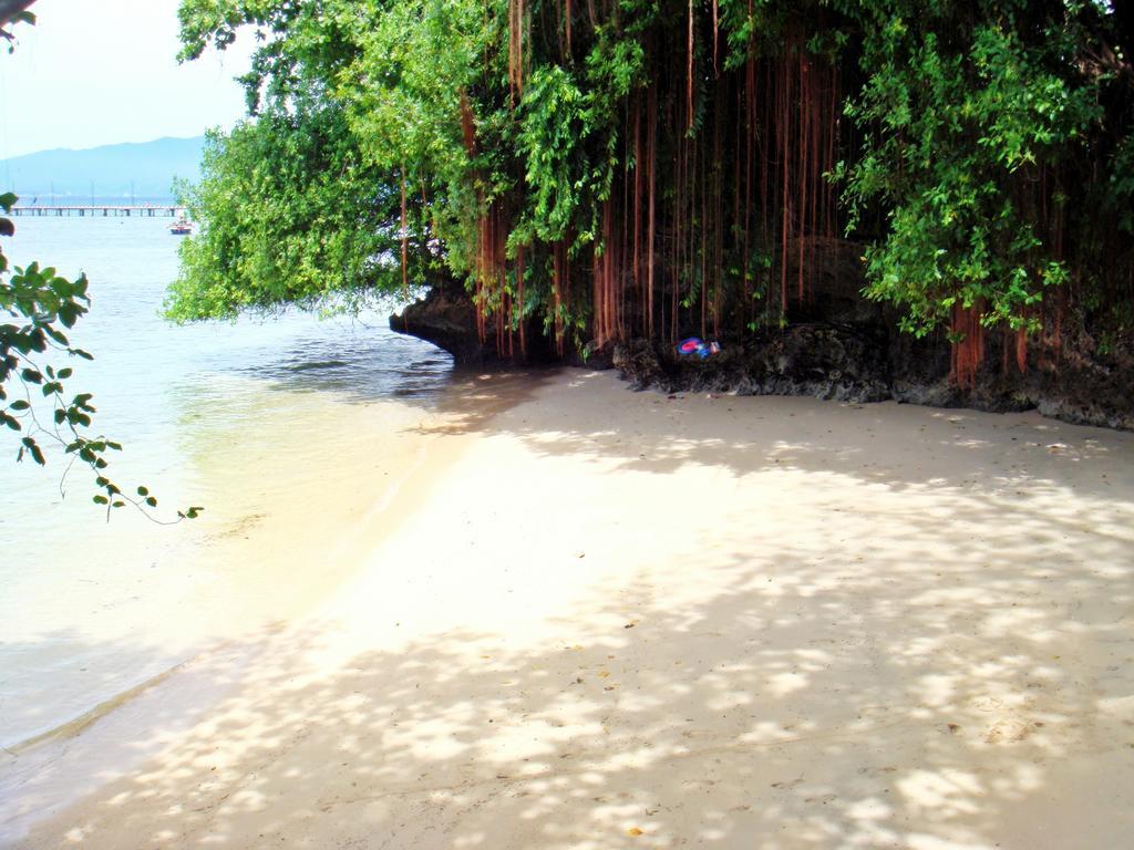 Bunaken Divers Sea Breeze Resort Екстериор снимка