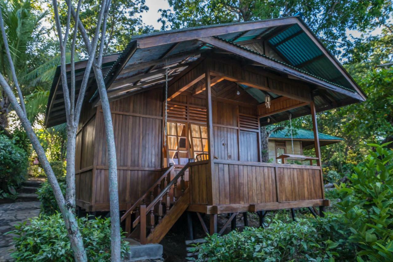 Bunaken Divers Sea Breeze Resort Екстериор снимка