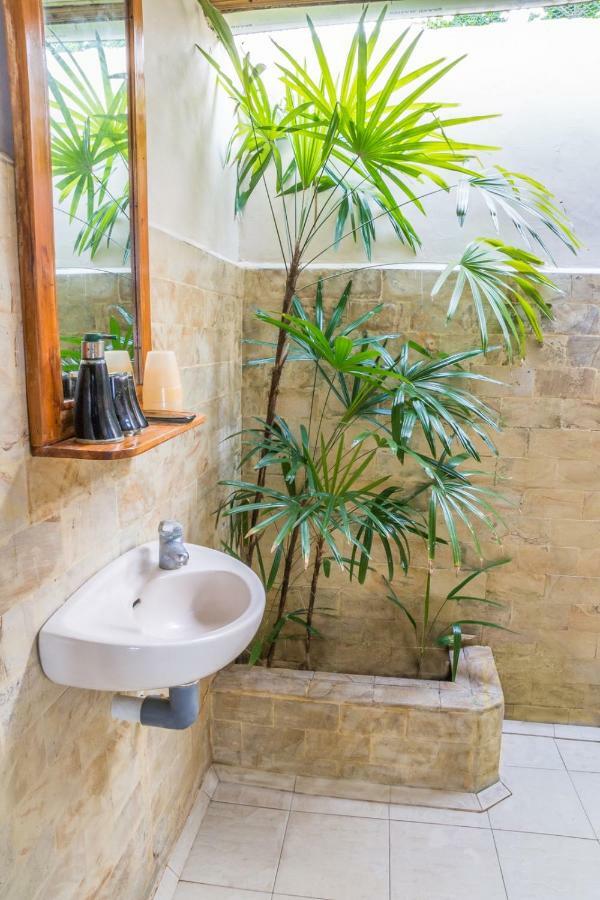 Bunaken Divers Sea Breeze Resort Екстериор снимка