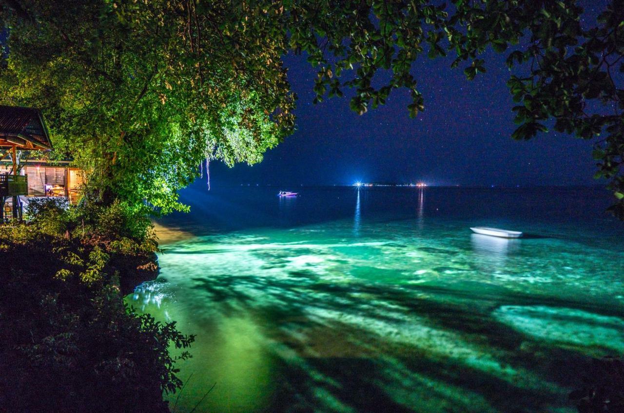 Bunaken Divers Sea Breeze Resort Екстериор снимка