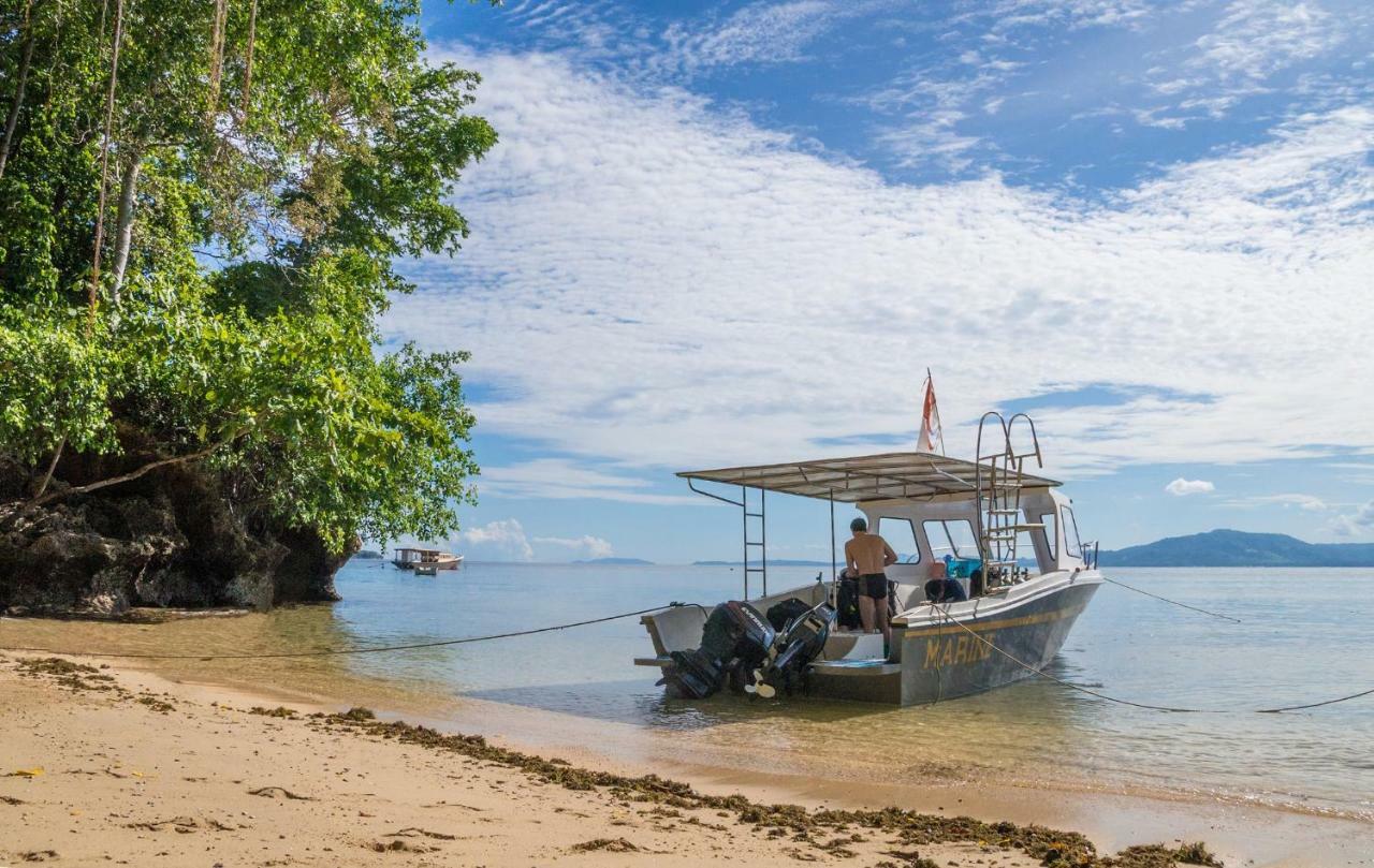 Bunaken Divers Sea Breeze Resort Екстериор снимка